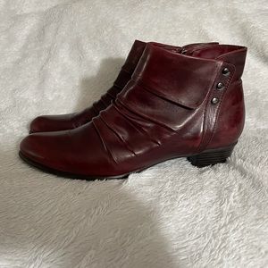Women's Regarde Le Ciel Stefany 333 Ankle Bootie Shoes Sangria Size 42